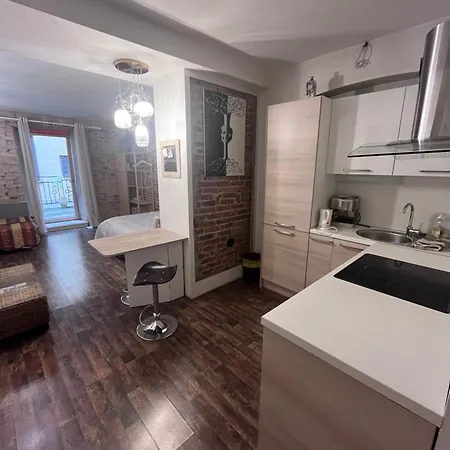 아파트 Cozy In The Heart Of Old Town